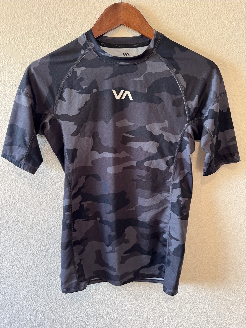 RVCA Men's Black & Gray Camo Short Sleeve Rash Guard